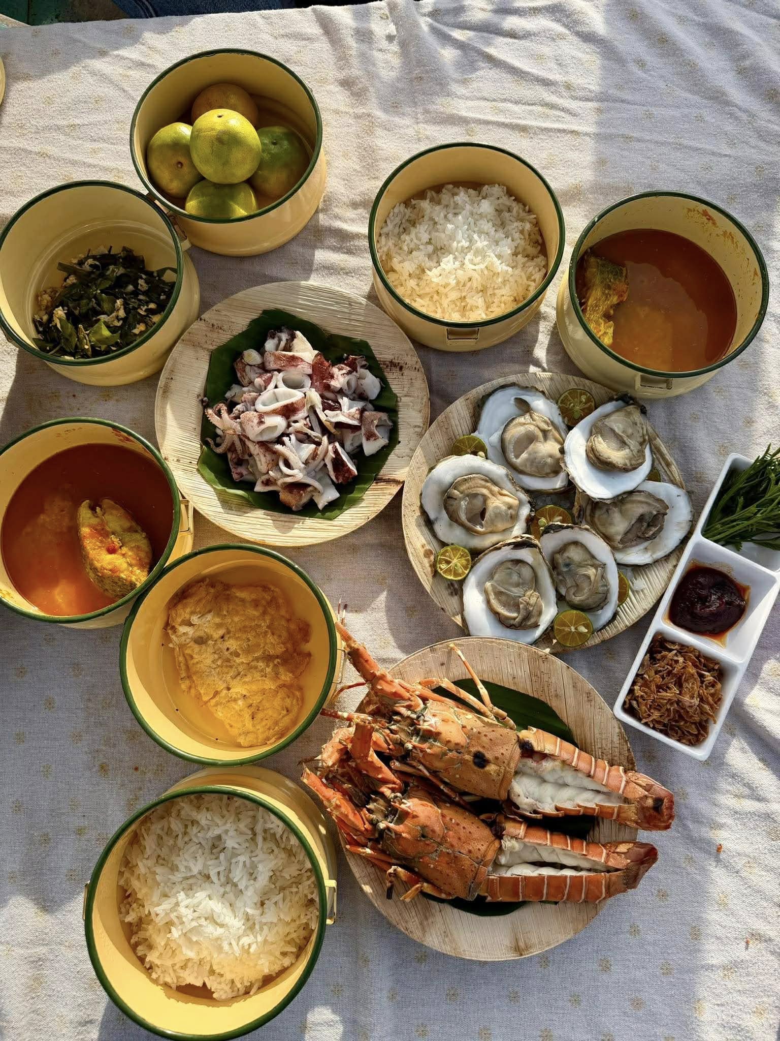ล่องเรือชมวิถีชีวิตคนในชุมชน