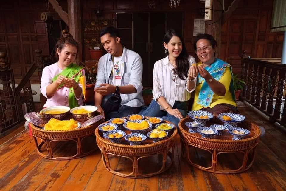 การทำขนมทองฟูเฟื่อง