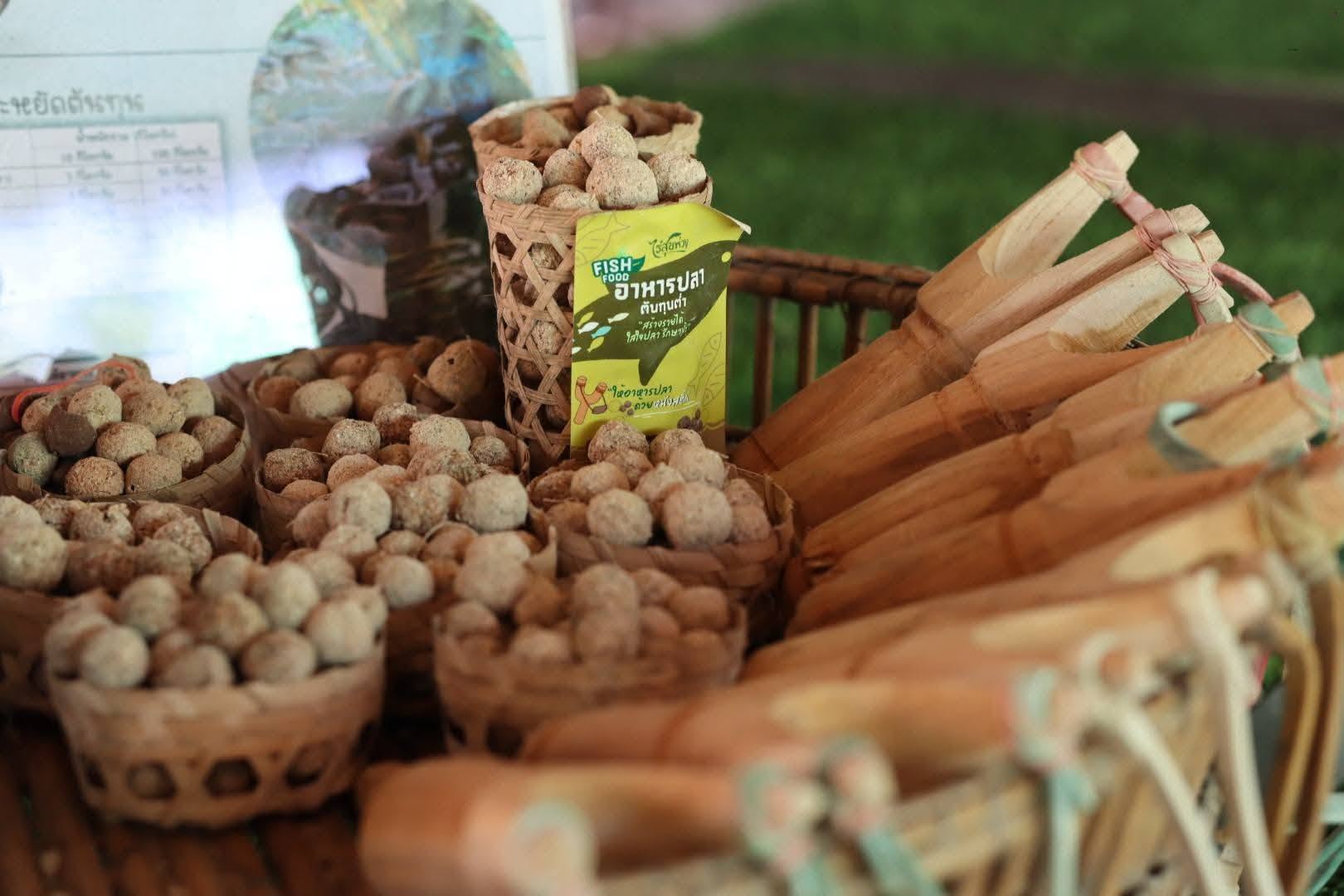 ชิม ชม ช้อป ที่ "ตลาดสุขพ่วงพ่วงสุข"