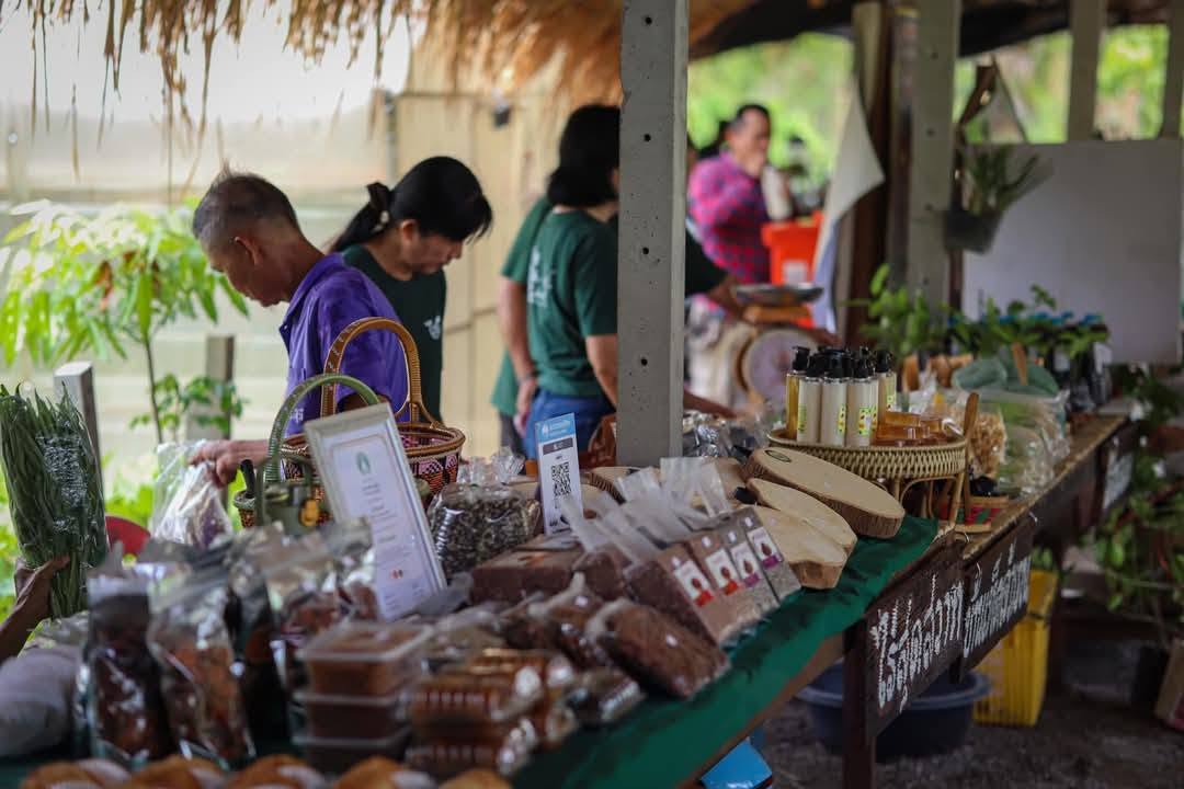ชิม ชม ช้อป ที่ "ตลาดสุขพ่วงพ่วงสุข"