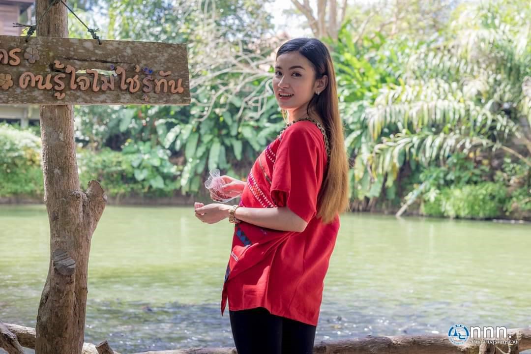 ให้อาหารปลา ชมสัตว์อนุรักษ์อย่างควายเผือก และให้อาหารสัตว์ (แกะ, แพะ, กระต่าย, นกยูง ฯลฯ)