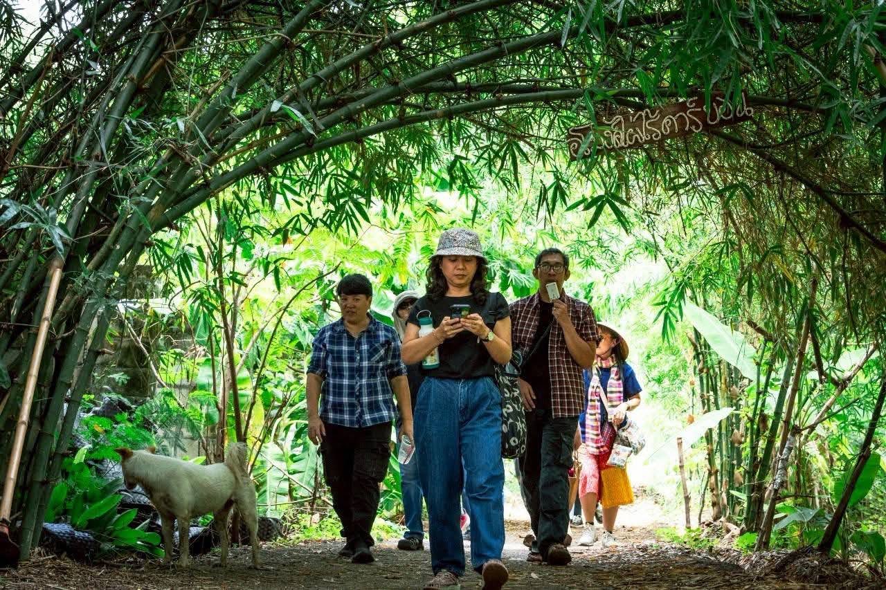 เดินชมฟาร์มและศึกษาเรียนรู้ศาสตร์พระราชา (Farm Tour)