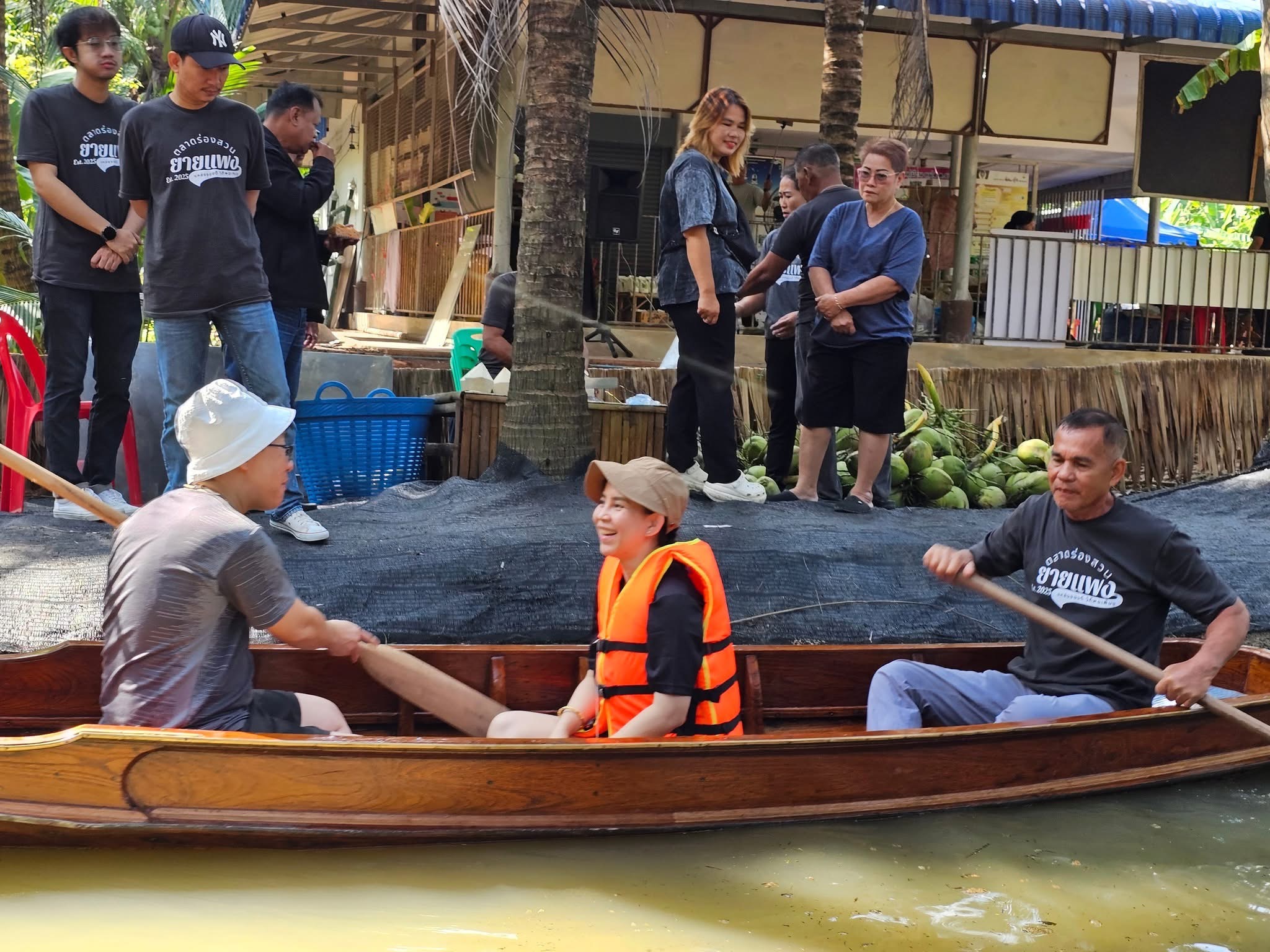 บริการเรือพายชมธรรมชาติร่องสวนมะพร้าว