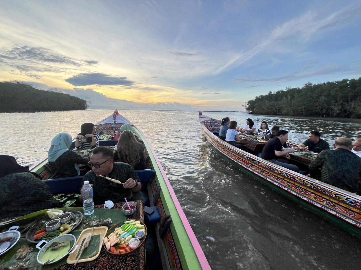 ล่องเรือชมวิว