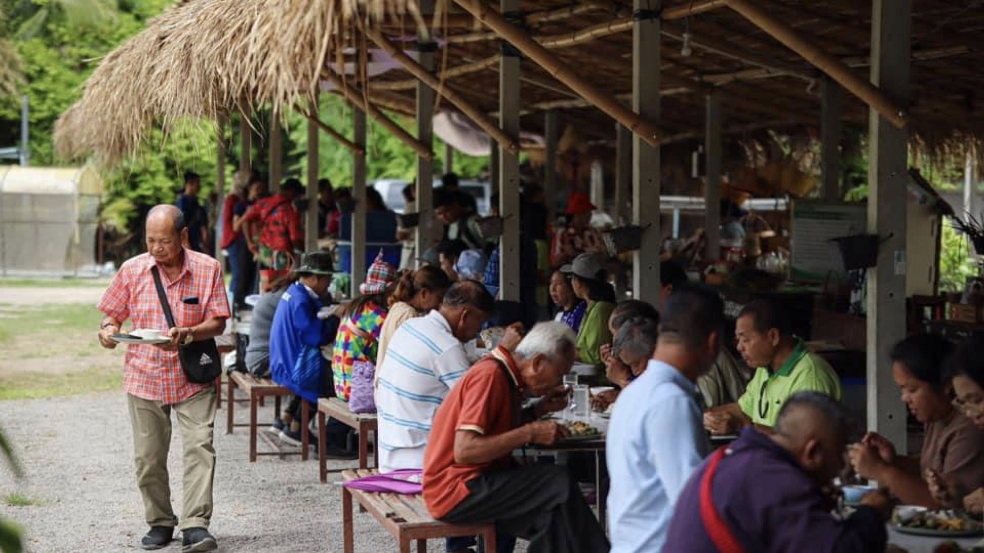 ชิม ชม ช้อป ที่ "ตลาดสุขพ่วงพ่วงสุข"