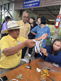 ฐานเรียนรู้ภูมิปัญญา การทำผ้าพิมพ์สีธรรมชาติ (ดอกไม้) ECO Printing