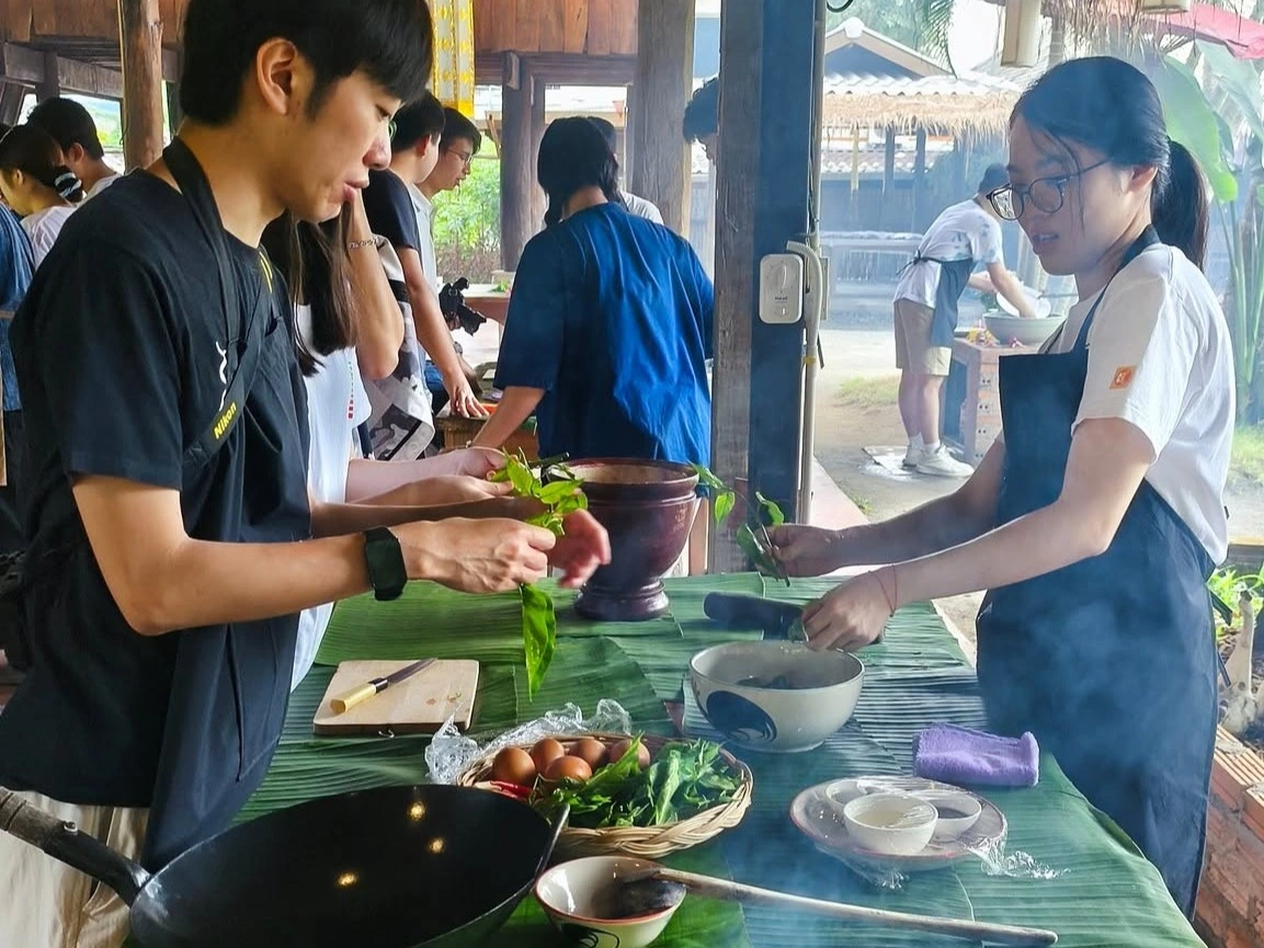เก็บผักอินทรีย์มาปรุงอาหารเอง