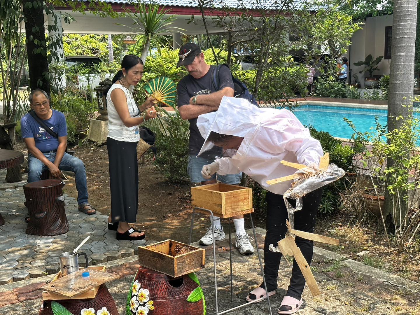 การเรียนรู้และชิมน้ำผึ้งชันโรง,
