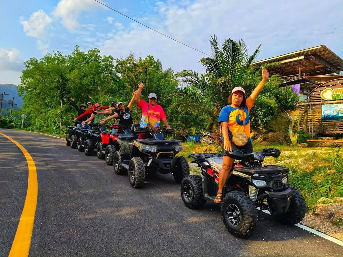 ขับรถ ATV ที่ ชุมชนบ้านเขาหลัก ต.น้ำผุด อ.เมืองตรัง จ.ตรัง