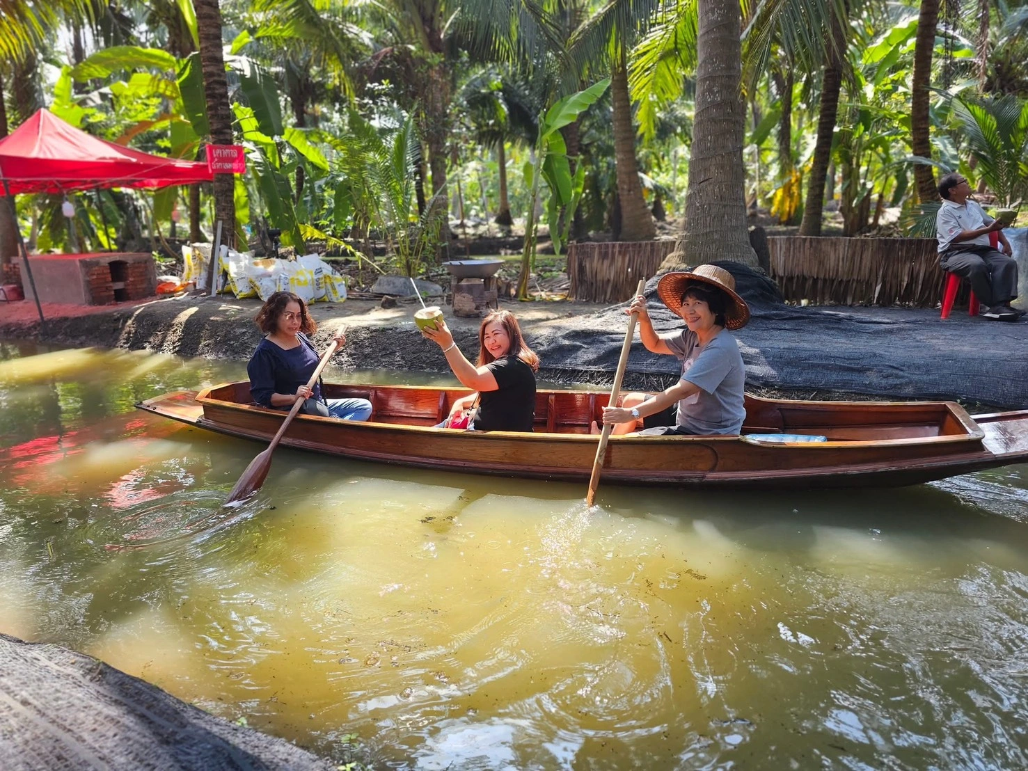 บริการเรือพายชมธรรมชาติร่องสวนมะพร้าว