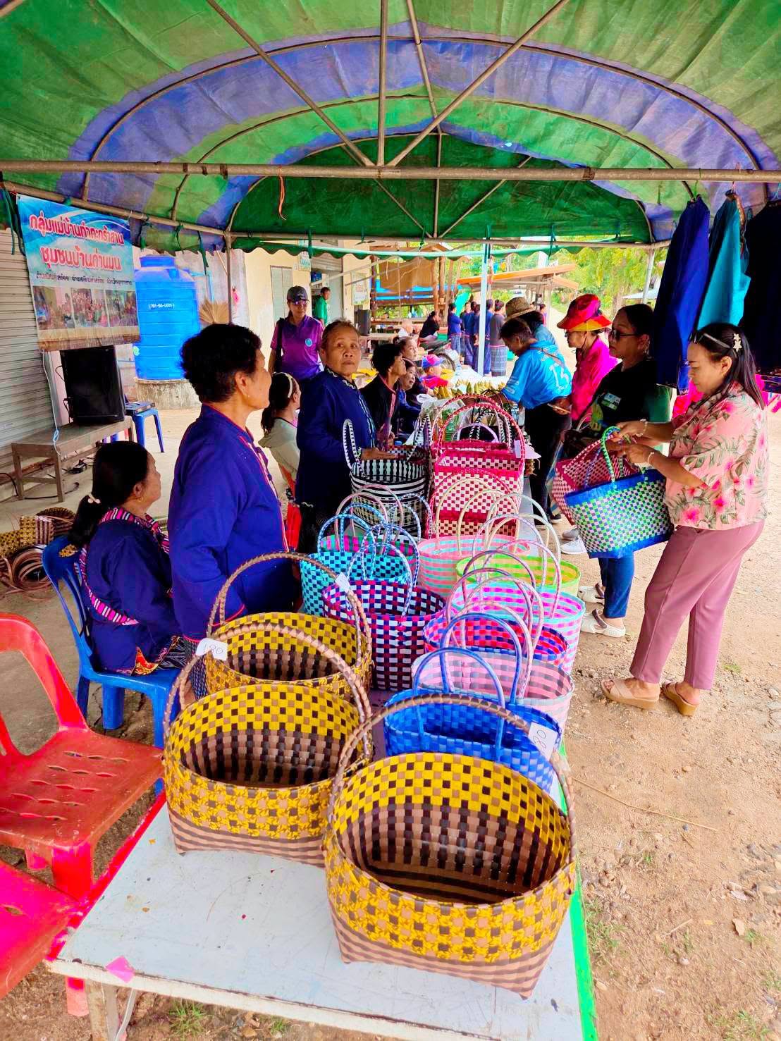 ตะกร้าสานพลาสติก