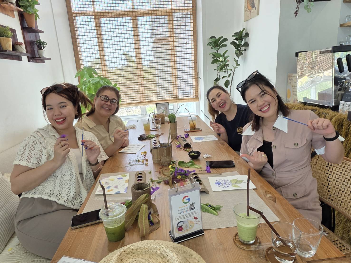 คาเฟ่ ร้านอาหาร