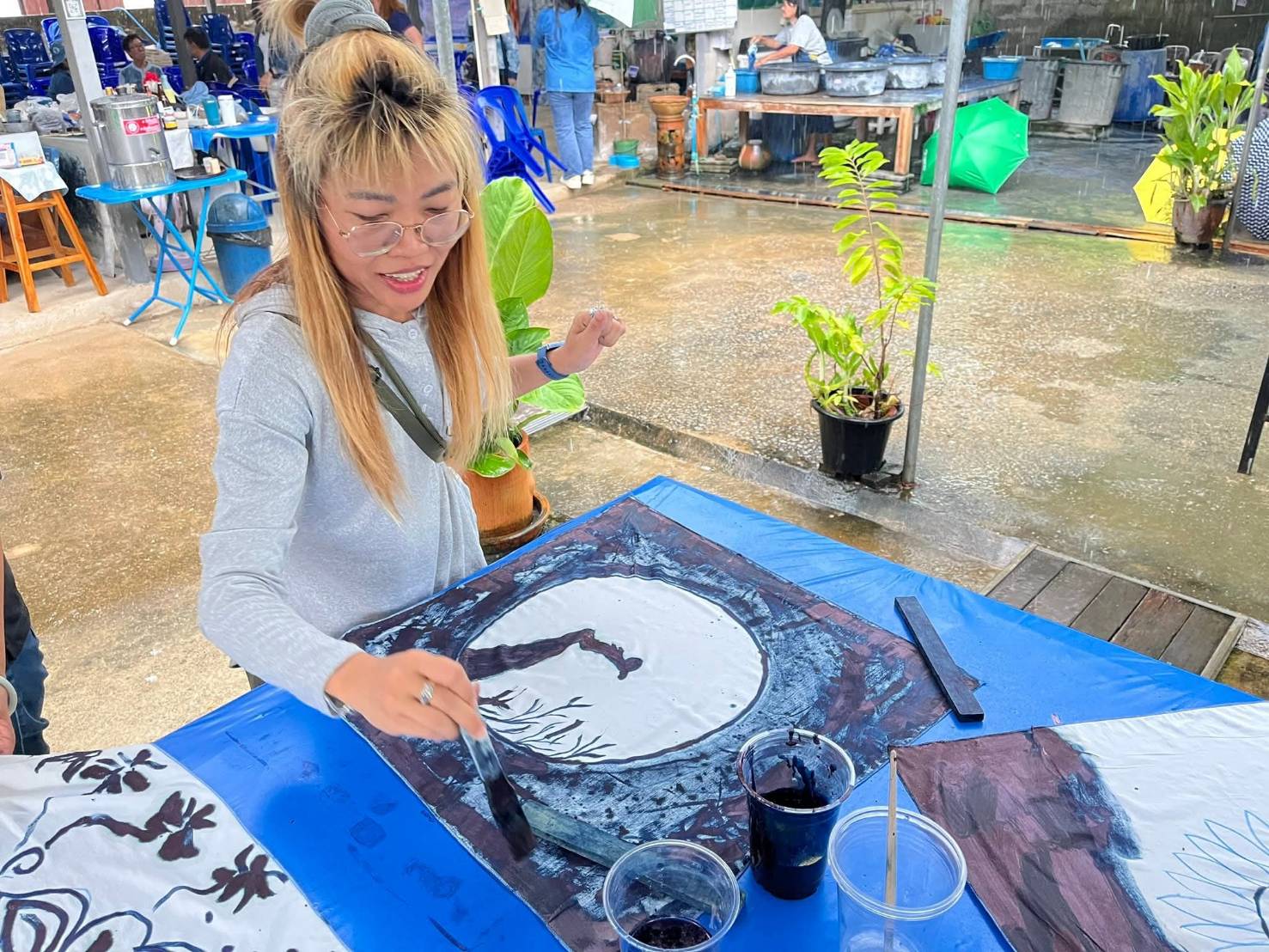 ภาพบรรยากาศ วิสาหกิจชุมชนหม้อห้อมทุ่งเจริญย้อมสีธรรมชาติ ลำดับที่ 6