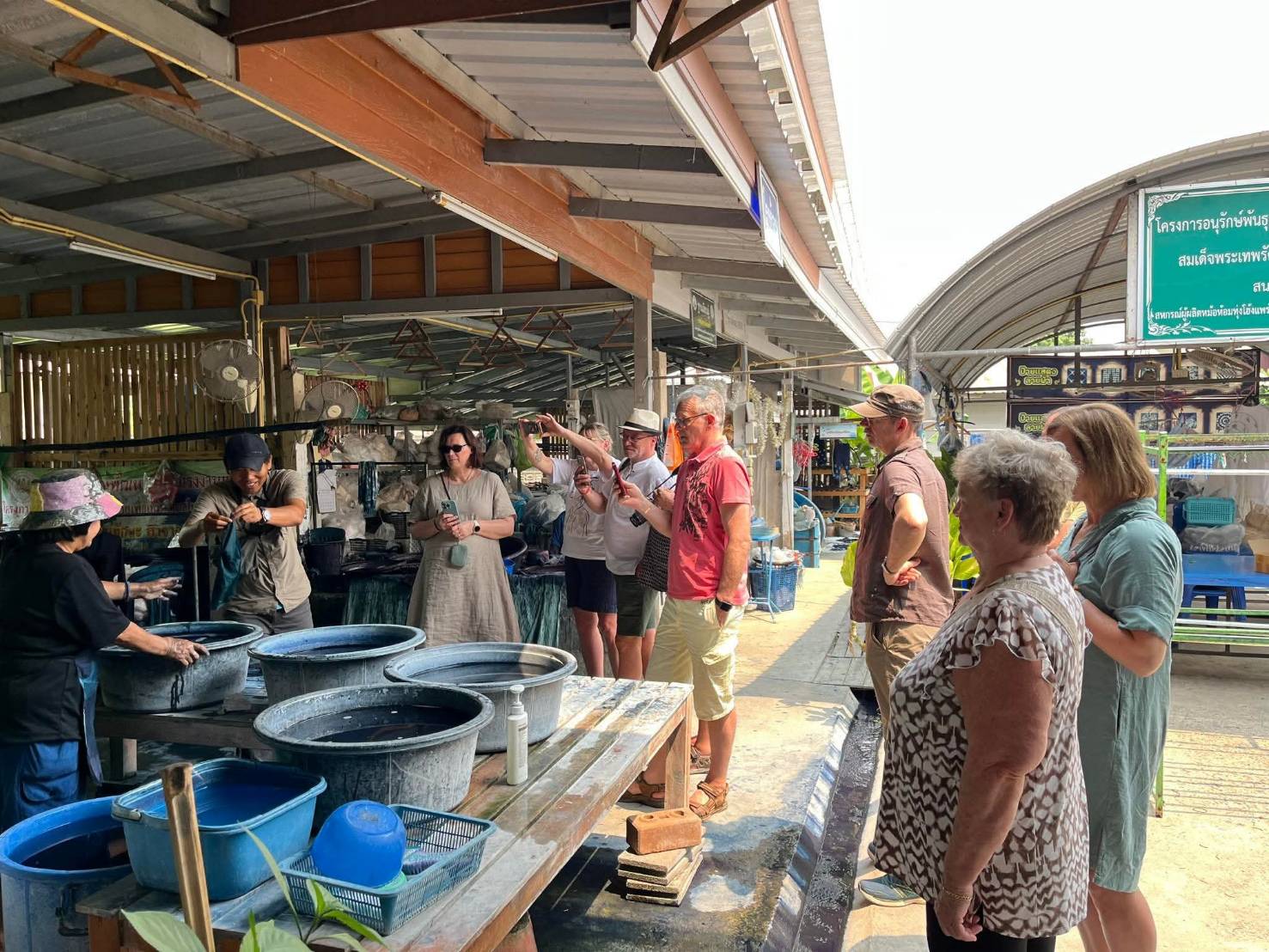 ภาพบรรยากาศ วิสาหกิจชุมชนหม้อห้อมทุ่งเจริญย้อมสีธรรมชาติ ลำดับที่ 12